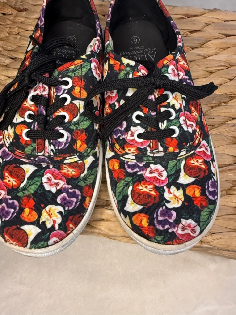 Disney Alice in Wonderland Floral Sneakers Women's Size 6 Black Canvas Low Top
